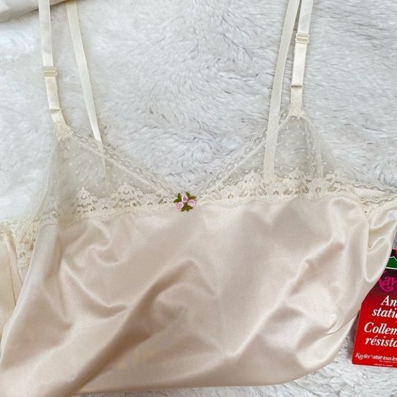 Vintage - Ivory Lace Trimmed Tank - Picture 5 of 7